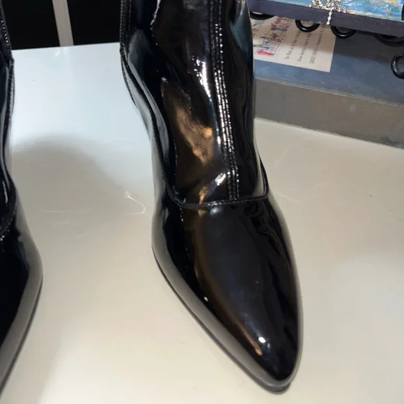 Stuart Weitzman Clingy Patent Leather Pointed Toe Booties!! - Picture 7 of 14